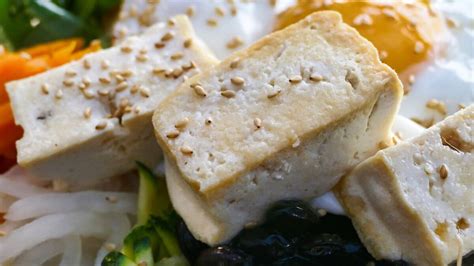  Le Tofu Braisé aux Crevettes: Un Voyage Délicieux à Travers les Saveurs Douces et Salées de Taizhou!